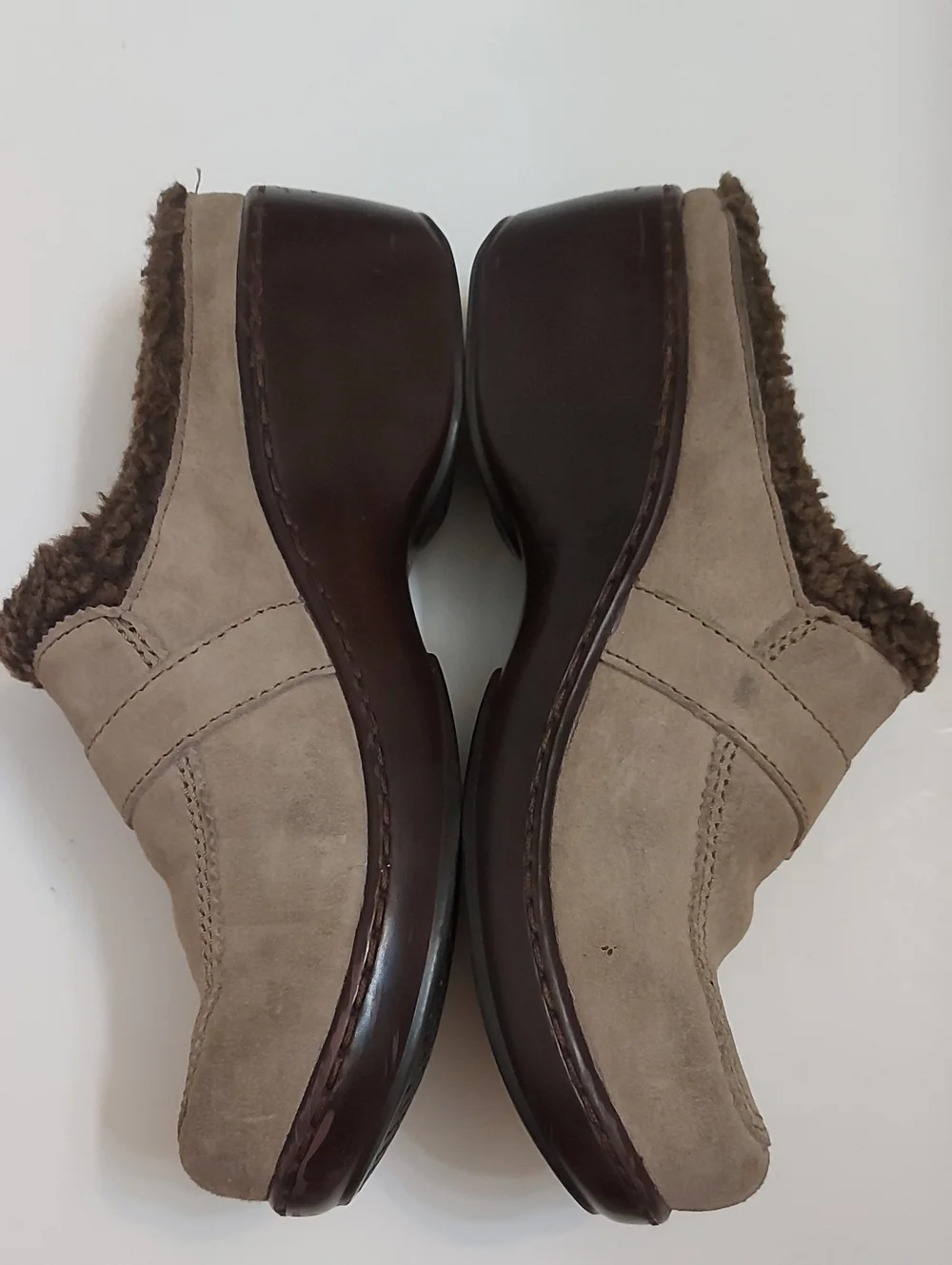 Klogs suede slip